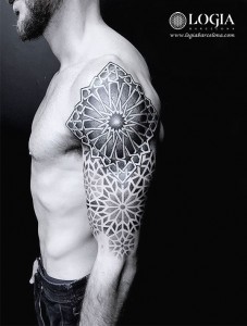 tatuaje-brazo-mandala-geometrico-Logia-Barcelona-Dasly2 